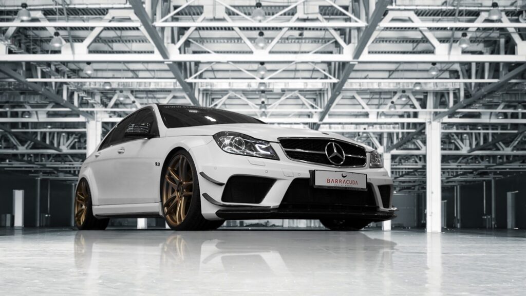 Exklusiver Mercedes C 63 AMG auf Barracuda Shoxx-Felgen